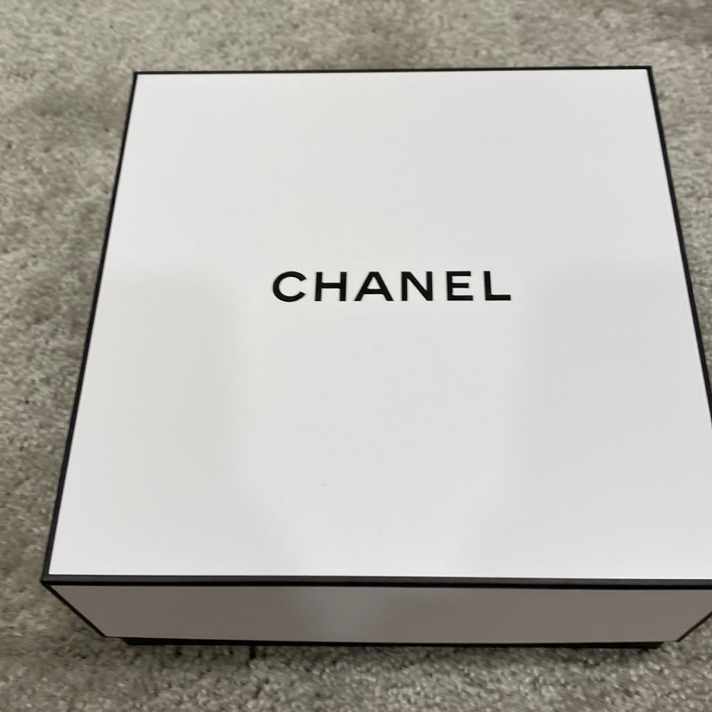 Chanel gift box excellent condition lid and bottom